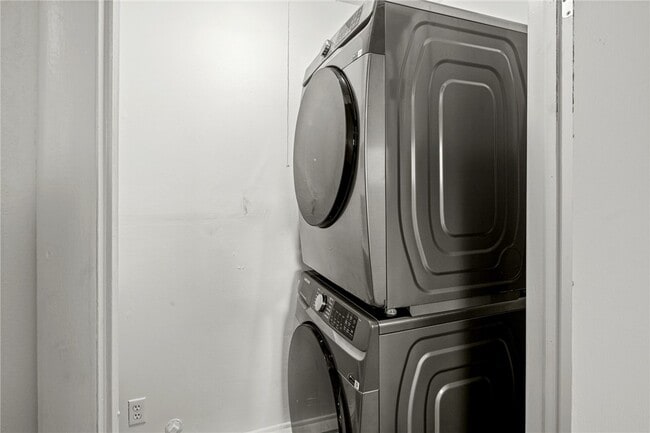 Building Photo - 1715 W Olrich St