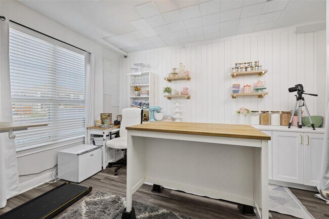Building Photo - 134 Longmire Cv