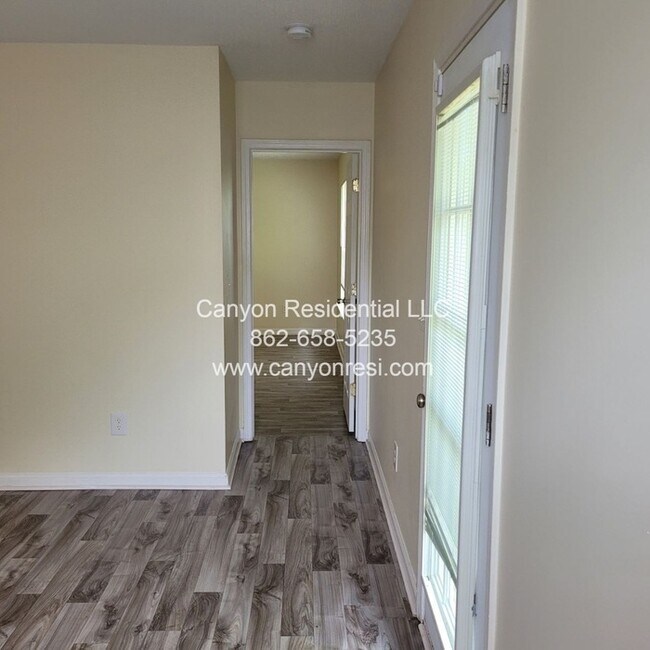 Building Photo - 461 Bedford Knoll Dr