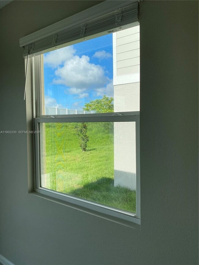 Building Photo - 308 Lake Smart Cir