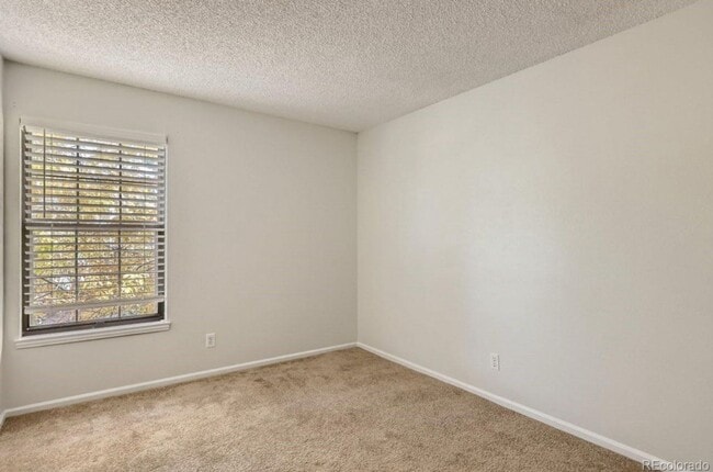 Building Photo - Wonderful Condo In Desirable Lakewood Community