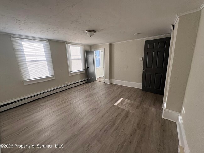 Building Photo - 513 Oak St