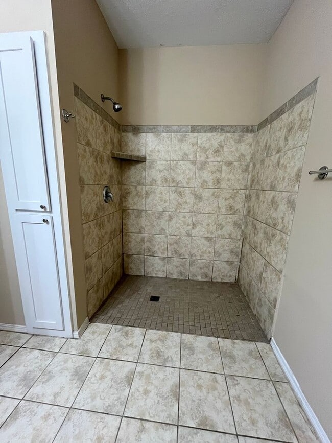 Building Photo - 2 Bedroom Twinhome For Rent in Lennox, SD!!