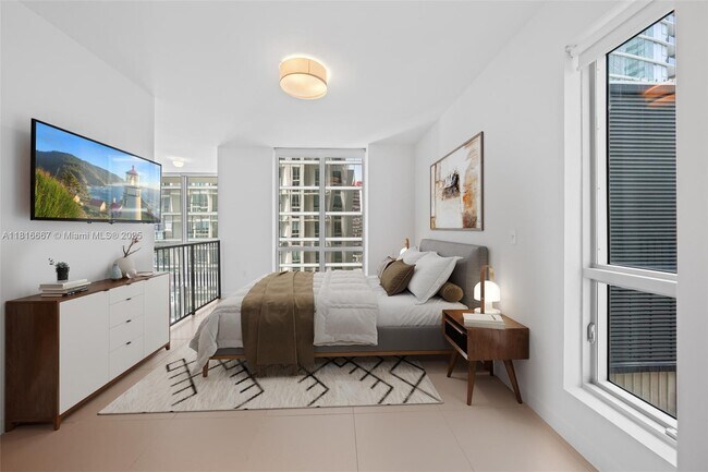 Building Photo - 300 S Biscayne Blvd