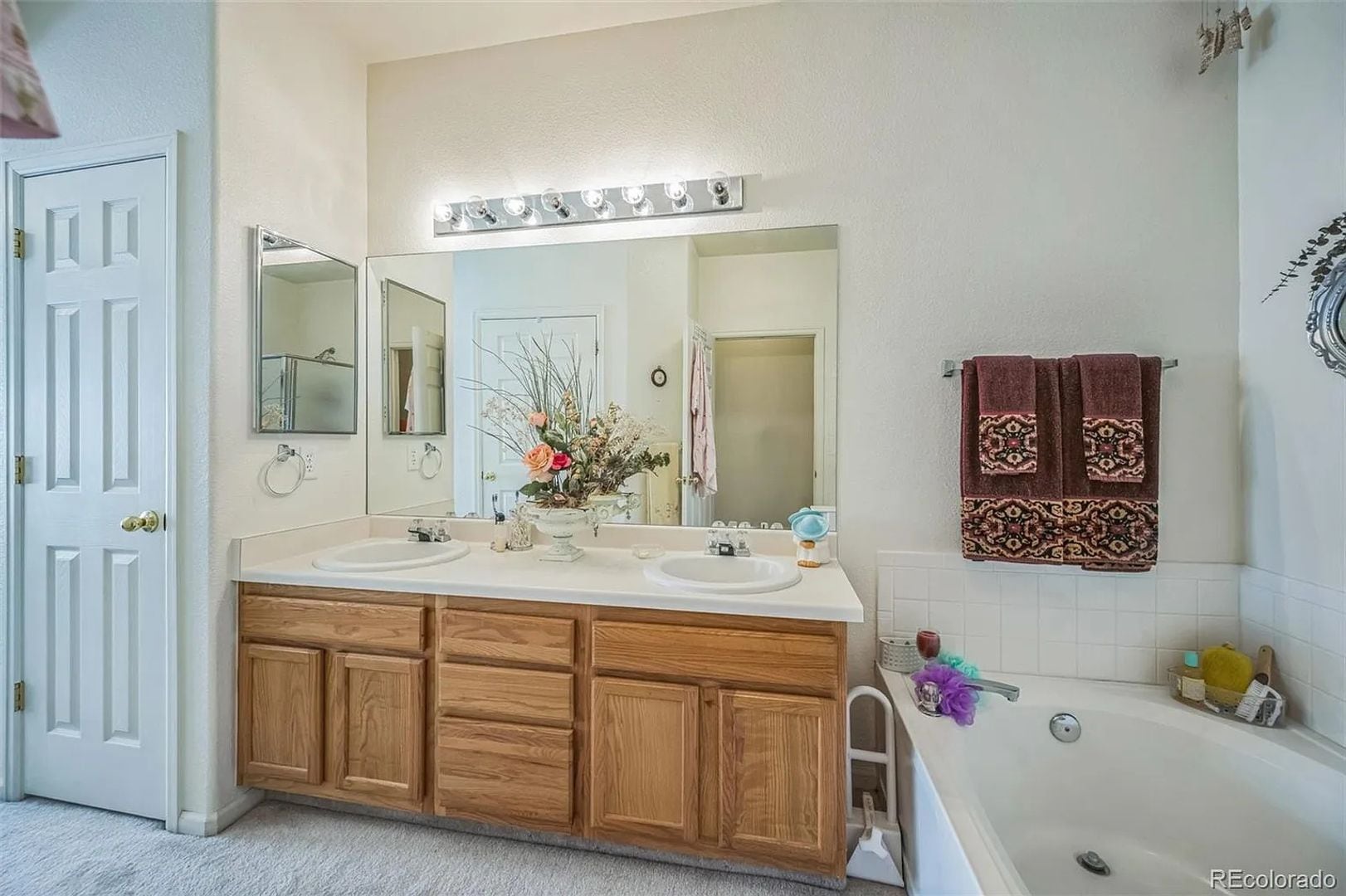 Building Photo - 3209 E 102nd Pl