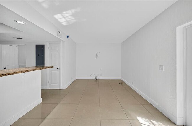 Building Photo - 7506 NW 75th St