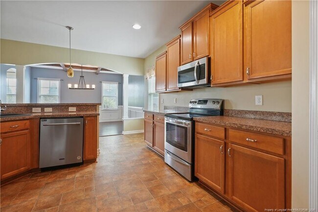 Building Photo - 415 Highgrove Dr