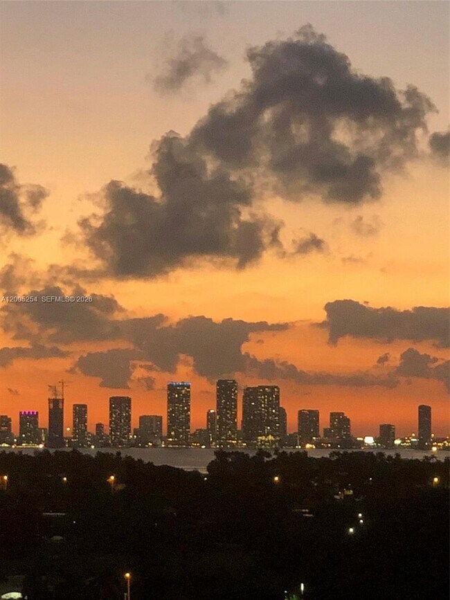 Building Photo - 2625 Collins Ave