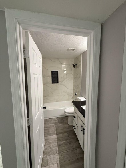 Building Photo - 1819 N 40th St