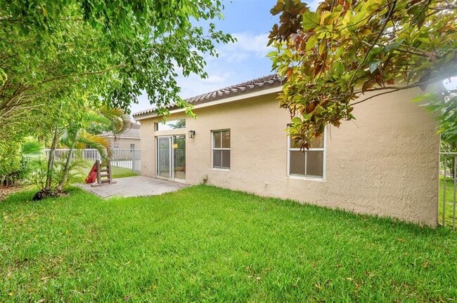 Building Photo - 4227 Sabal Ridge Cir