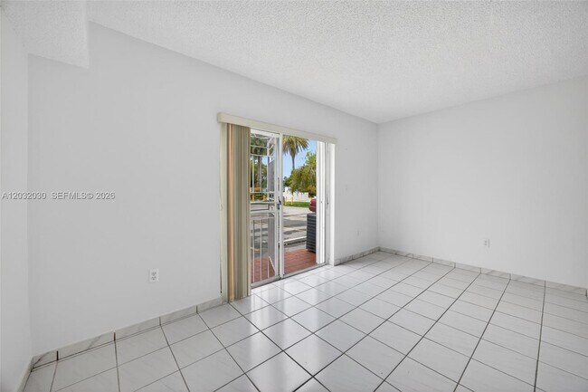 Building Photo - 800 SW 104th Ct