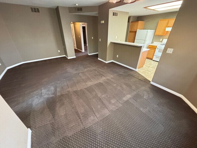 Building Photo - Beautiful 2Bed/2Bath Condo located in the ...