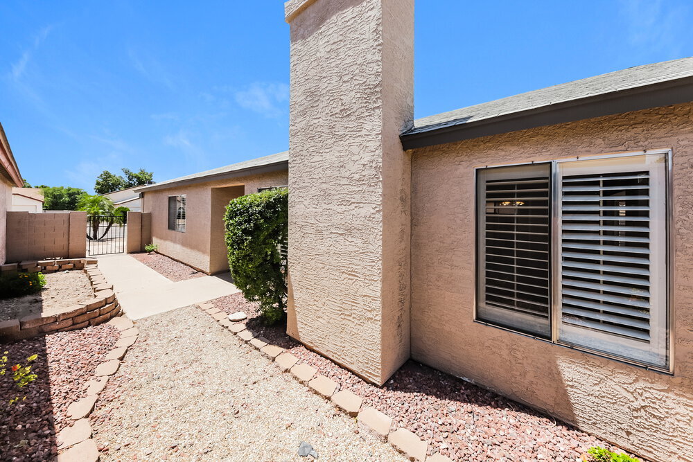 Building Photo - 8842 W Grovers Ave