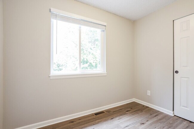 Building Photo - 15747 E Center Pl