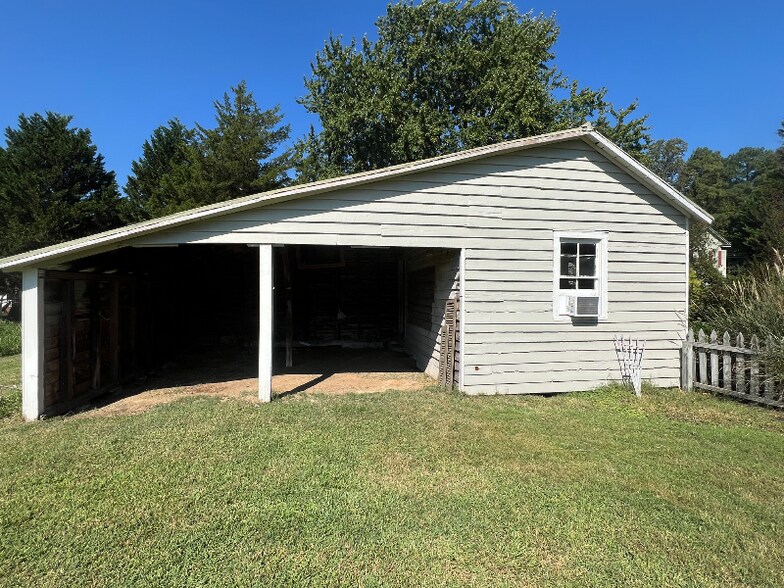 Building Photo - 244 Meadowbrook Rd