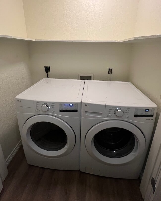 Building Photo - 1102 Dierks St