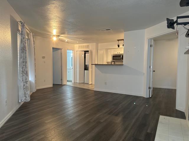 Building Photo - 2309 Balsam Dr