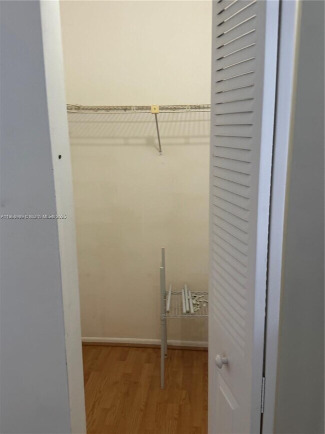 Building Photo - 1811 Sabal Palm Dr