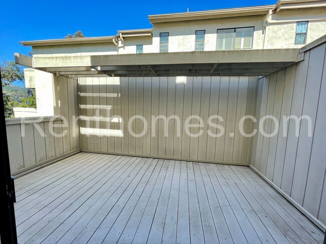 Building Photo - 2718 Ariane Dr