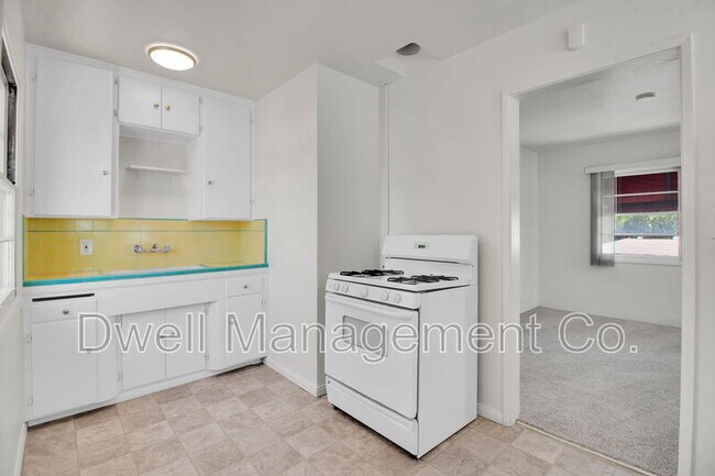 Building Photo - 4833 Cypress St