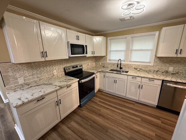 Building Photo - 91 Munson Dr