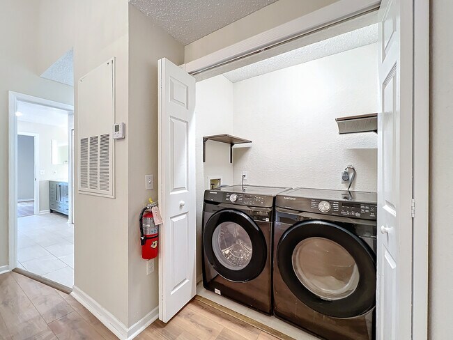 Building Photo - 13103 Mulberry Park Dr