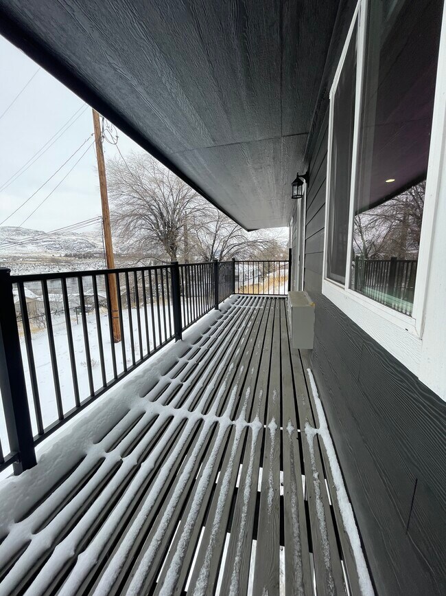 Building Photo - Grand Coulee Apartments