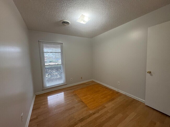 Building Photo - 3329 Roxana Rd