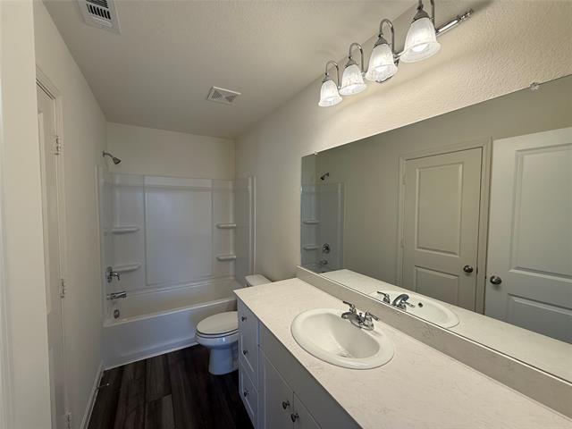 Building Photo - 2104 Jackson St