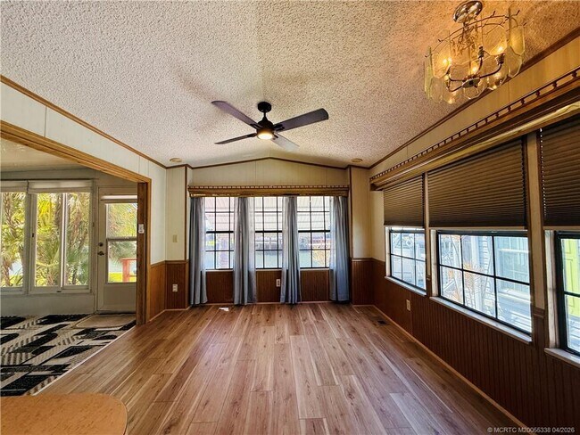 Building Photo - 10851 S Ocean Dr