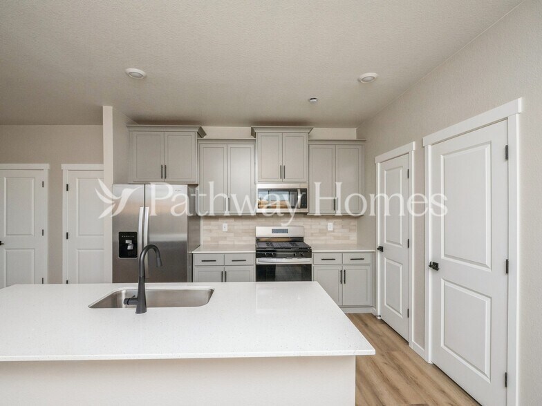 Building Photo - 9421 Yampa St