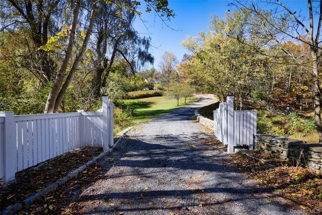 Building Photo - 356 Rossway Rd