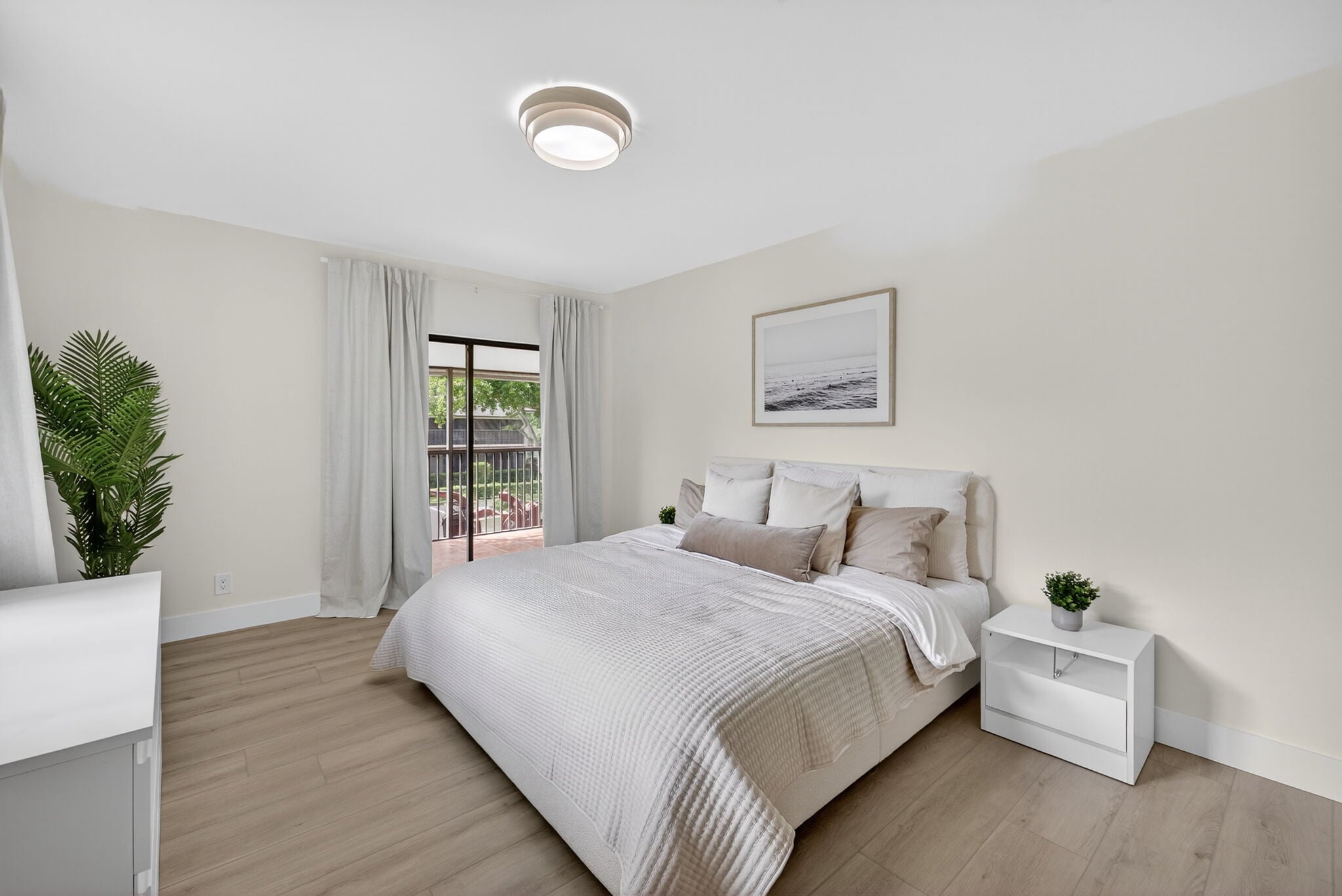 Master bedroom with a king bed - 261 Deer Creek Blvd