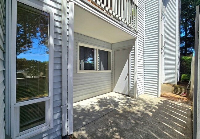 Building Photo - 2 Bedroom Condo In Lynnwood Available Now