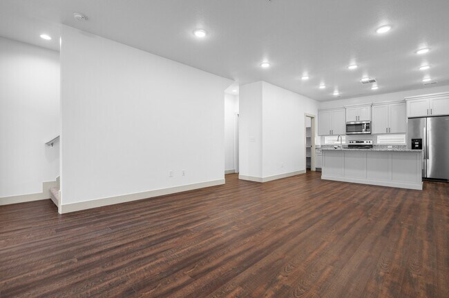 Building Photo - 671 S 400 E