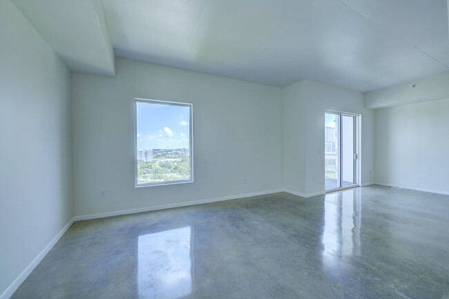 Building Photo - 10 SW South River Dr