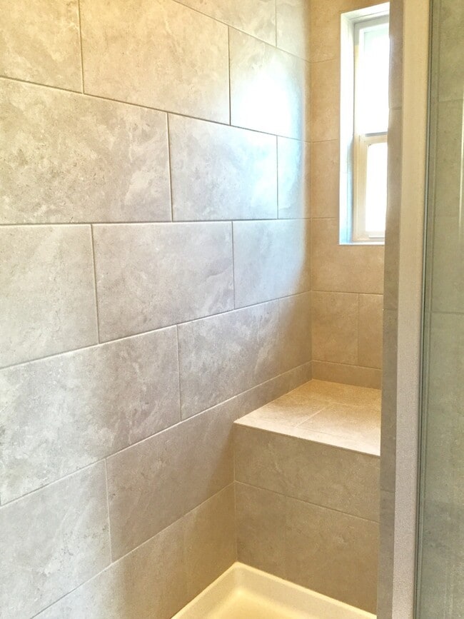 Building Photo - Stunning Newer Build in Stonegate Estates!!