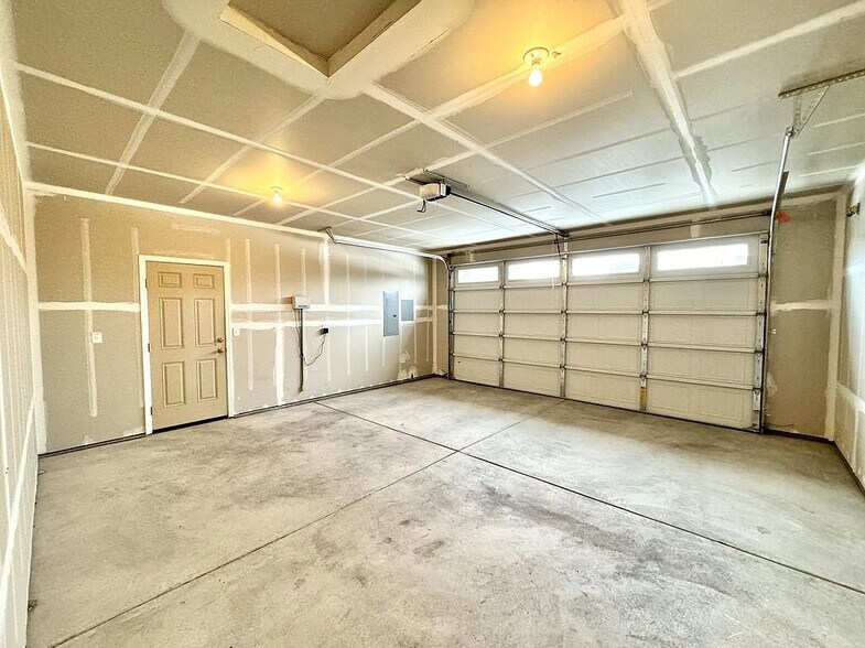 Building Photo - 21123 SE Azalia Ave