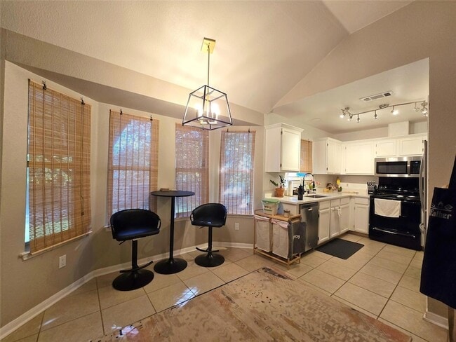 Building Photo - 2303 Darnell Dr