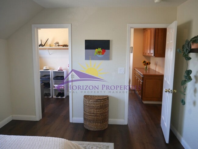 Building Photo - 1704 Summerhill Ct