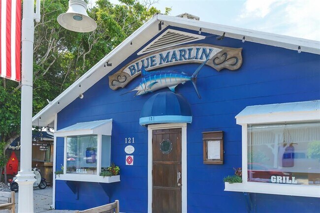 Building Photo - 4216 Plumosa Terrace