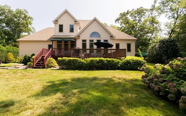 Building Photo - 67 Lake Side Dr