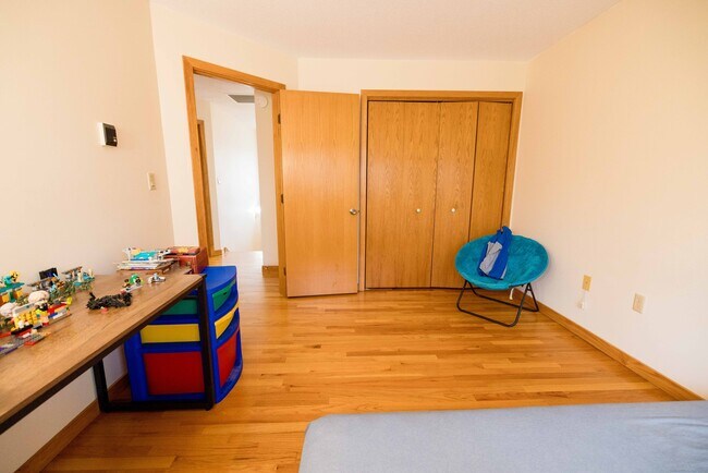 Building Photo - 18 Clifford Ave