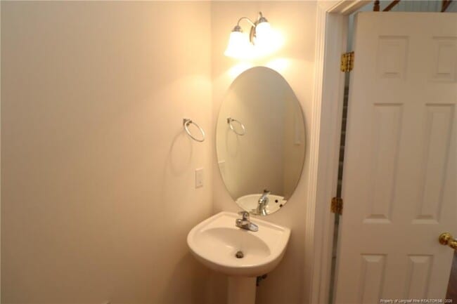 Building Photo - 416 Oak Pine Dr