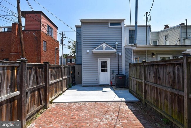 Building Photo - 518 N Patrick St