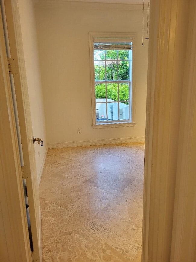 Building Photo - 1604 NE 17th Ave