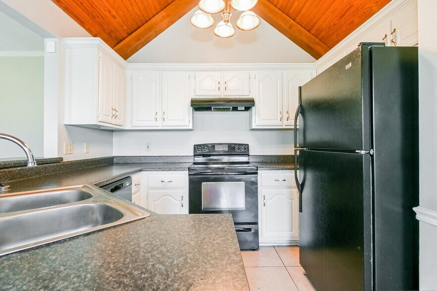 Building Photo - 6690 Autumn Wood Cove
