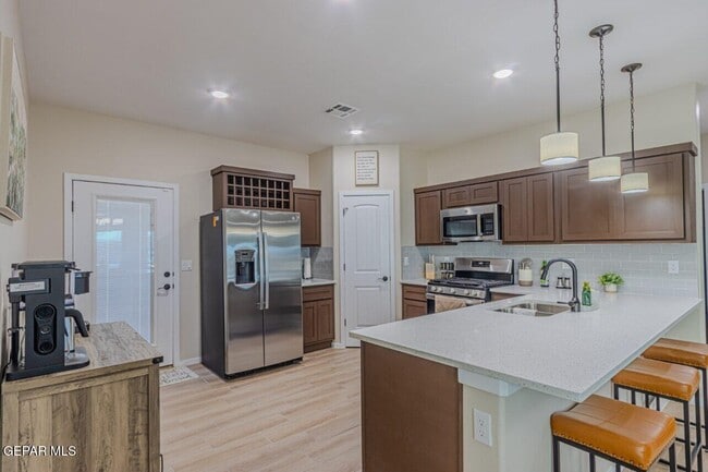 Building Photo - 360 Hector Porras Dr