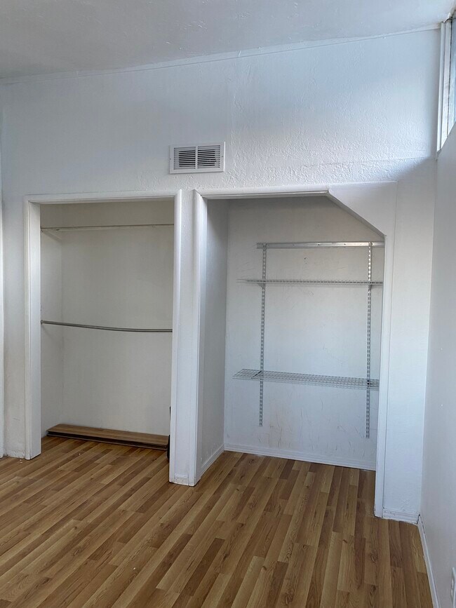 Building Photo - 511 Harding Ave