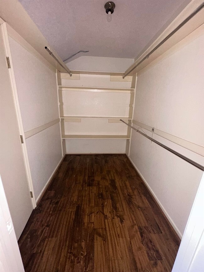 Building Photo - 106 Martingale